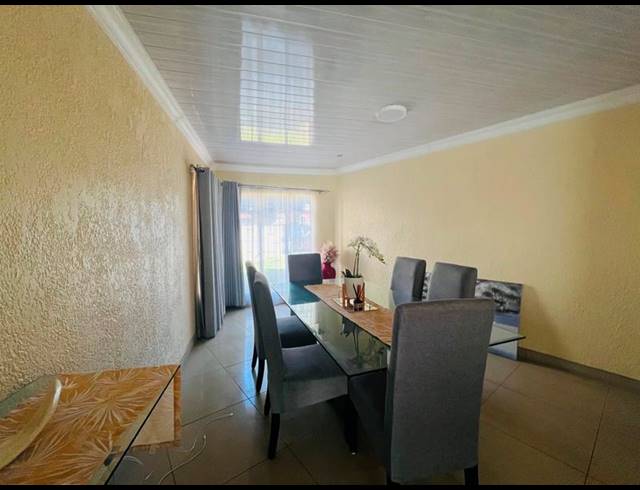 5 BEDROOM HOUSE FOR SALE IN NEW STATE AREA